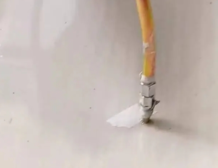 文成瓷砖空鼓维修公司专业解答在瓷砖铺贴过程中，如果使用的砂料过粗（如全部使用了粗砂），可能会导致以下问题